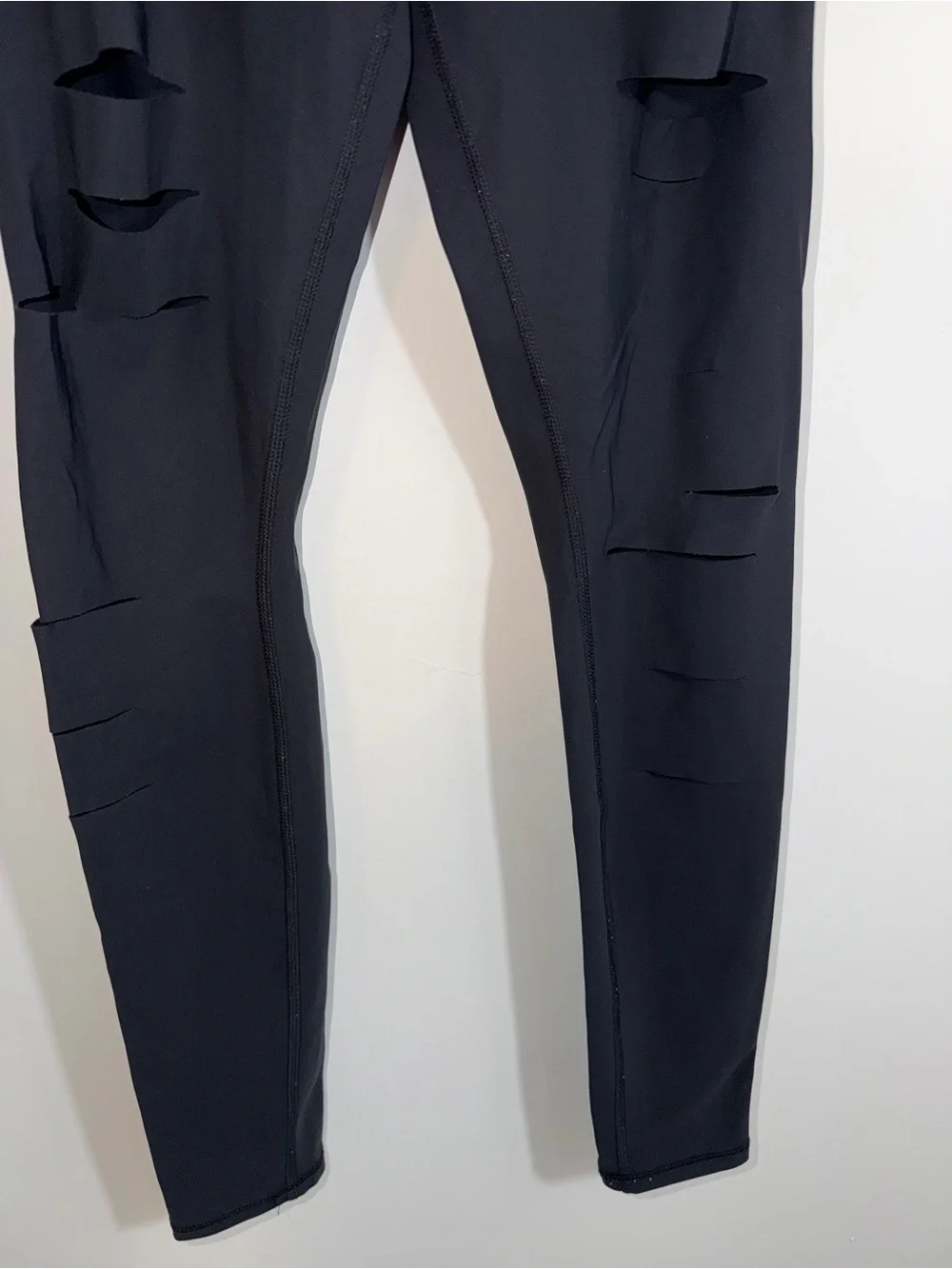 alo High Waisted Ripped Warrior Legging black medium